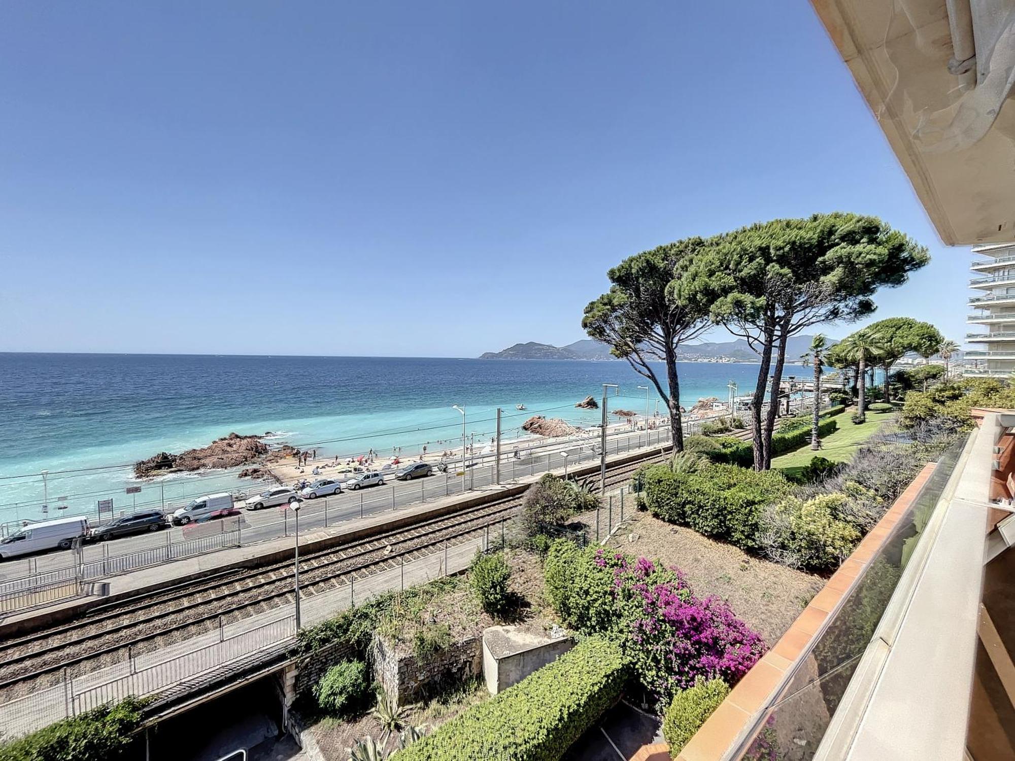 Studio With Beautiful Sea View And Direct Beach Access Cannes Esterno foto
